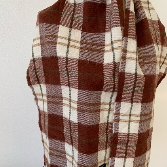 Fringe- Red and White scarf - Picture 3 of 5